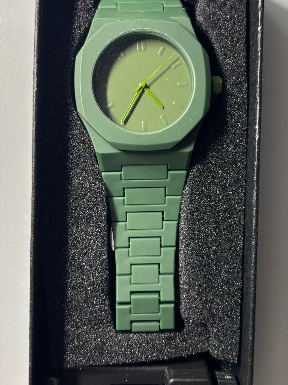 Analog Olive Green Men's Watch with Lime Hands